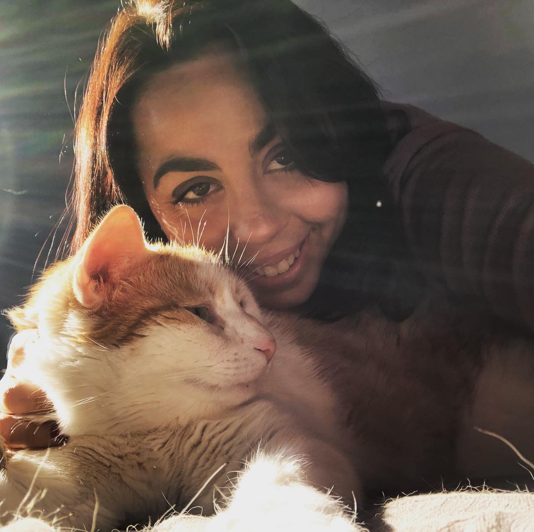 Foto di Lady Nostalgia Noemi col suo gatto Ciou ciou