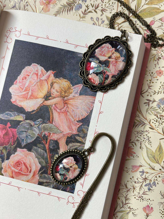 Ciondolo rosa grande - Cicely Mary Barker - Lady Nostalgia