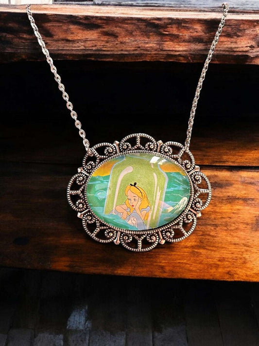 Collana Alice "Nella Bottiglia" - Gioiello Letterario dal Paese delle Meraviglie - Lady Nostalgia