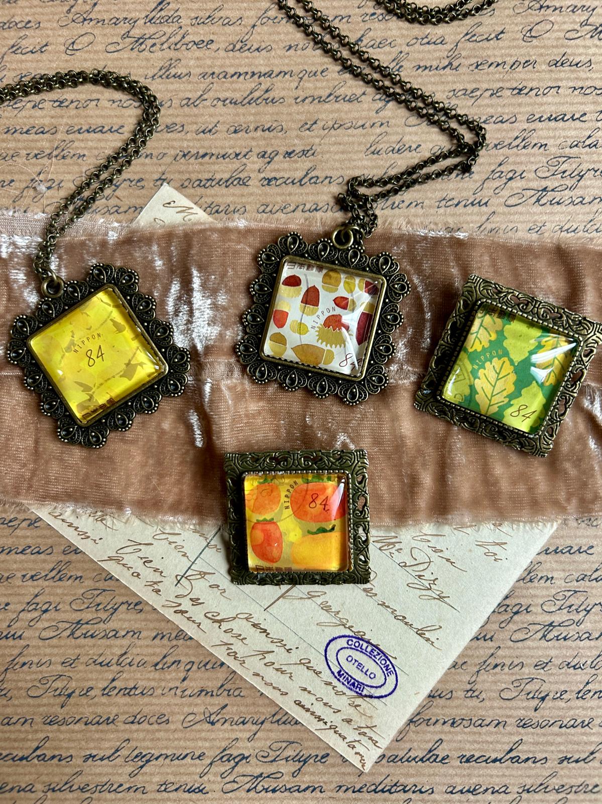 Collana Foglie Gialle Giapponesi - Gioiello Autunnale con Francobollo Vintage - Lady Nostalgia