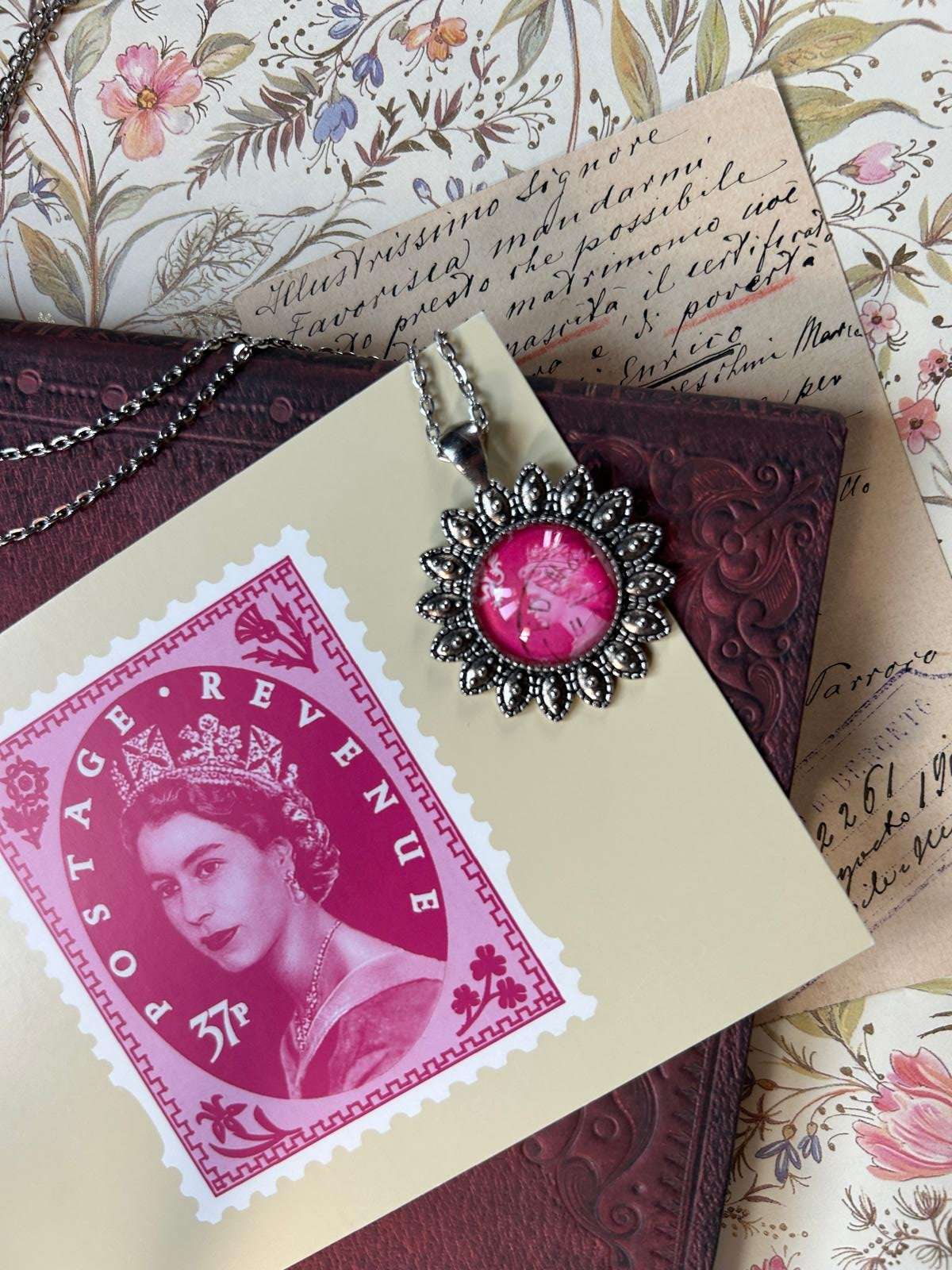 Collana Fuxia Queen Elizabeth II - Lady Nostalgia
