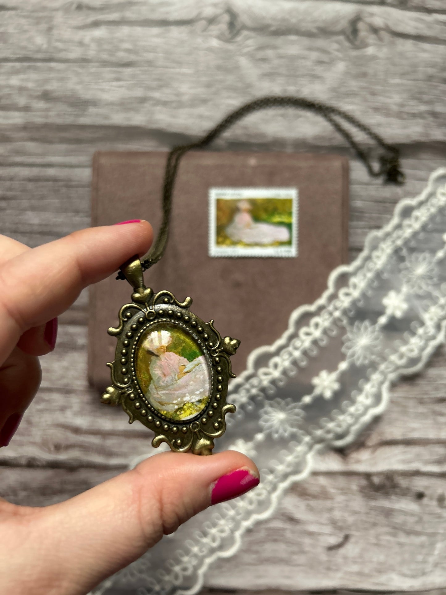 Collana Lettrice Monet (francobollo Sierra Leone 2015) - Lady Nostalgia