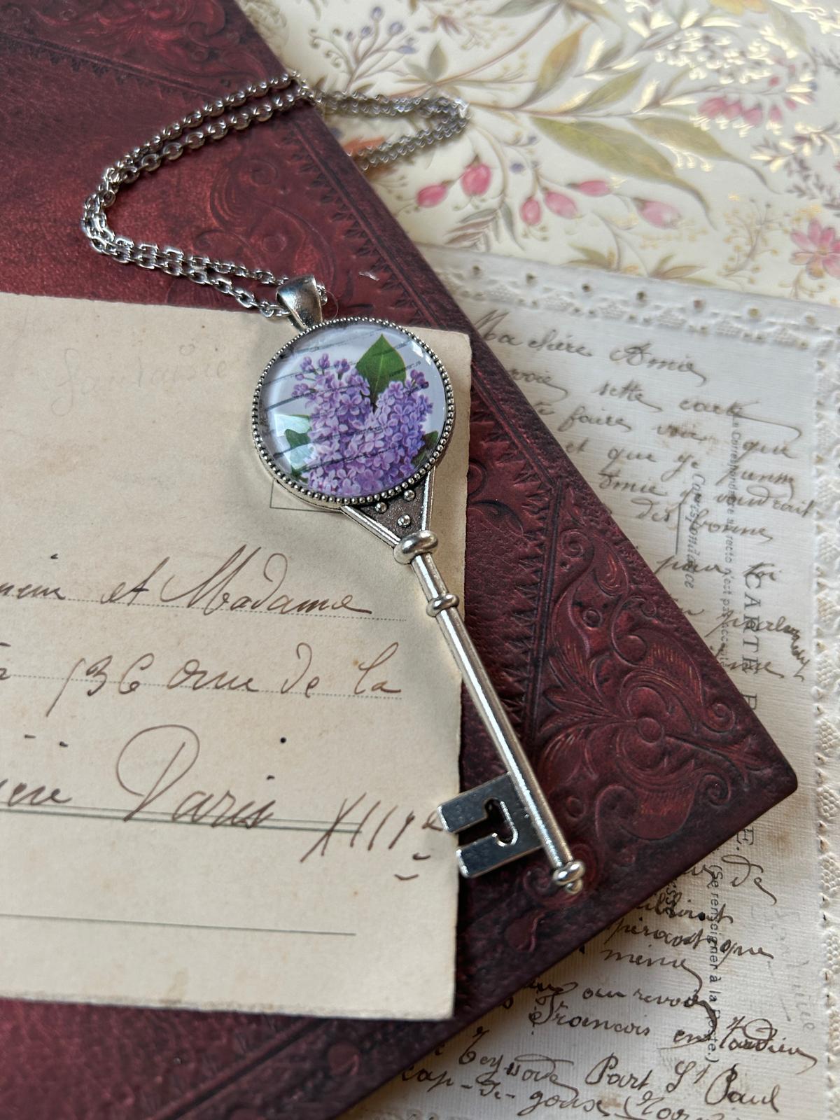 Collana Lillà a chiave - Lady Nostalgia