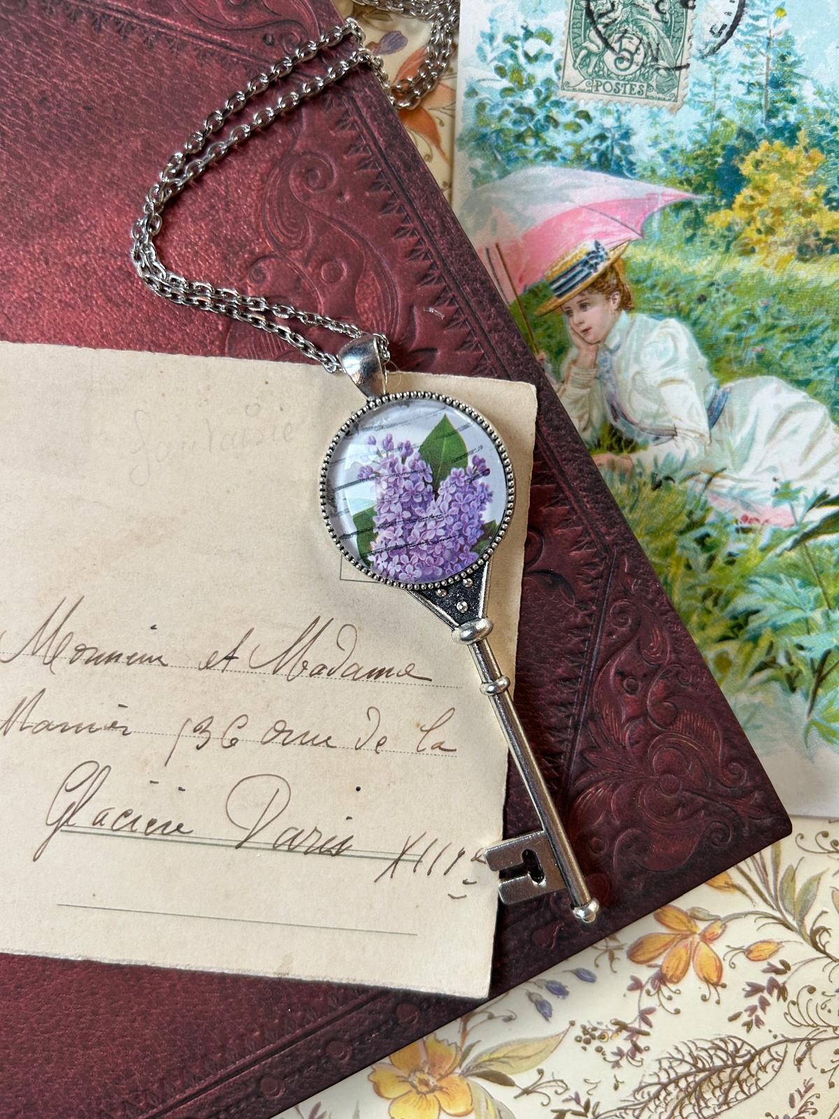 Collana Lillà a chiave - Lady Nostalgia