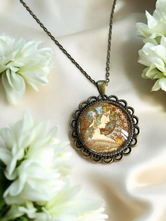 Collana Mucha "Edera" - Gioiello Botanico Art Nouveau con Profilo Destro - Lady Nostalgia