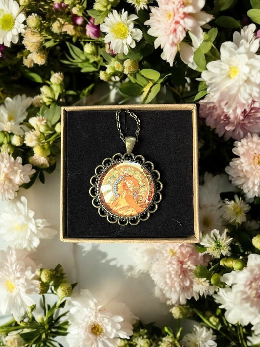 Collana Mucha Profilo Femminile - Gioiello Art Nouveau con Francobollo Vintage - Lady Nostalgia