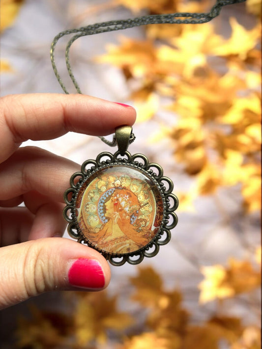 Collana Mucha Profilo Femminile - Gioiello Art Nouveau con Francobollo Vintage - Lady Nostalgia