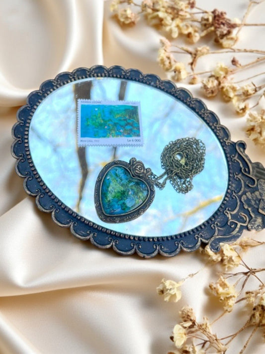 Collana Ninfee - Monet cuore (francobollo Sierra Leone 2015) - Lady Nostalgia