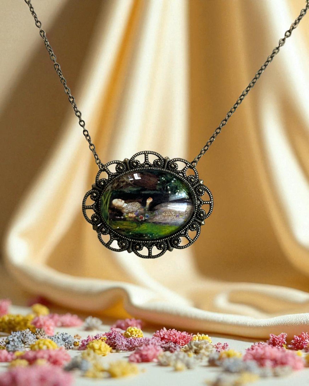 Collana con francobollo Ofelia di Millais, gioiello vintage Lady Nostalgia