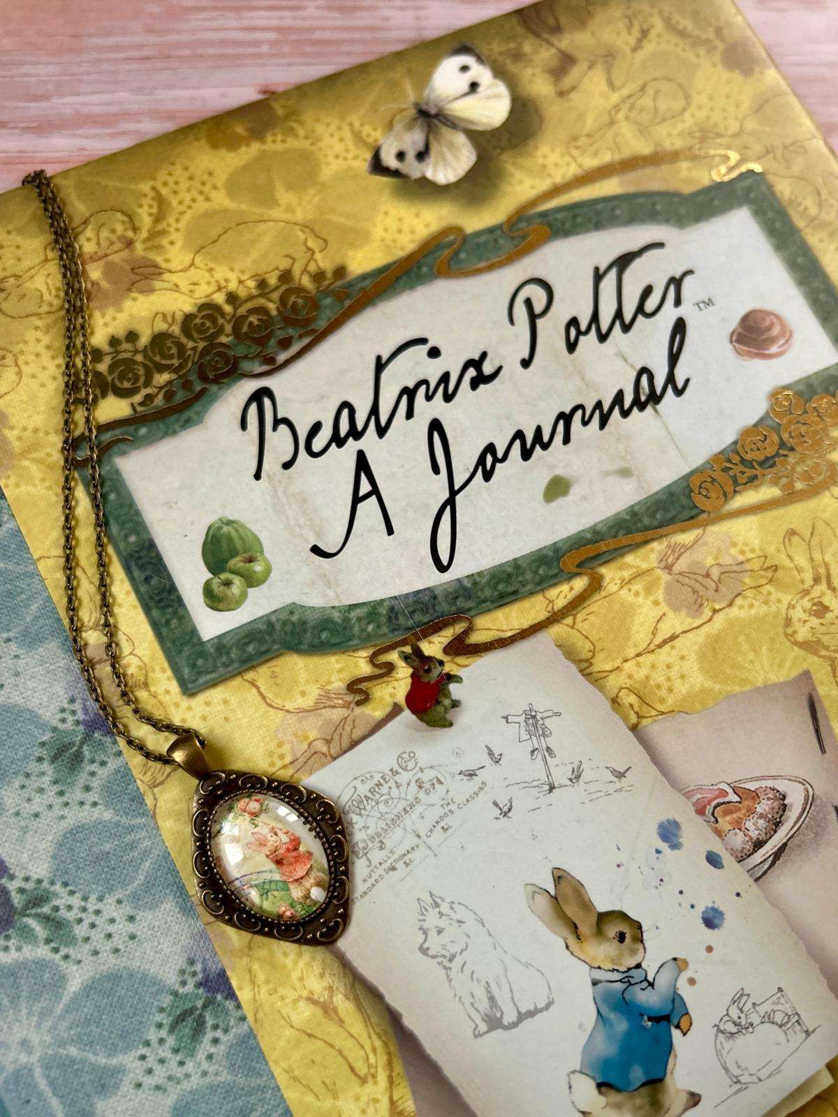 Collana Peter Rabbit raccoglie la frutta - Lady Nostalgia