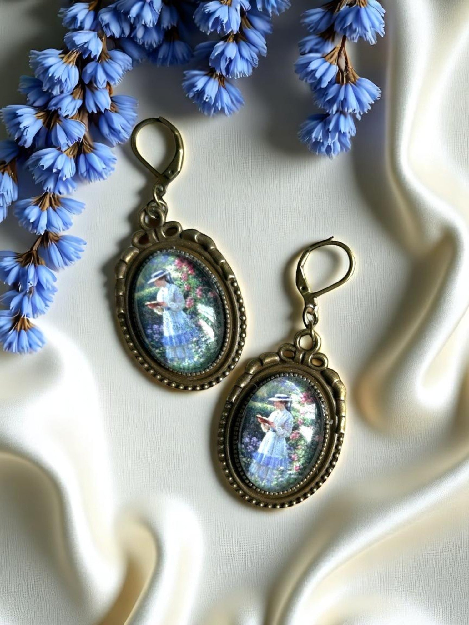 La dolce solitudine (Lettrice) - orecchini- Lady Nostalgia