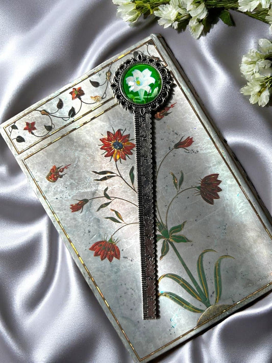 Segnalibro giglio orientale - Purezza del Sol Levante ⚪ - Lady Nostalgia