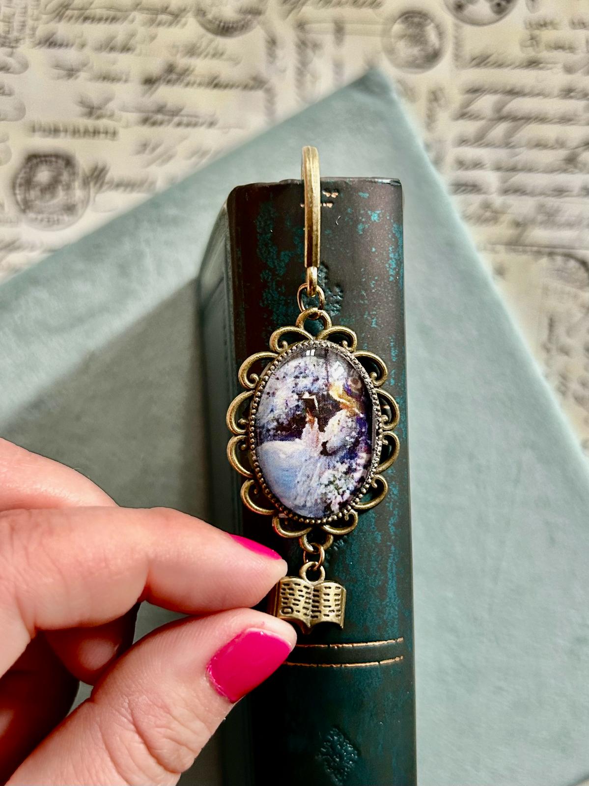 Segnalibro - gioiello Lettrice in viola - Lady Nostalgia