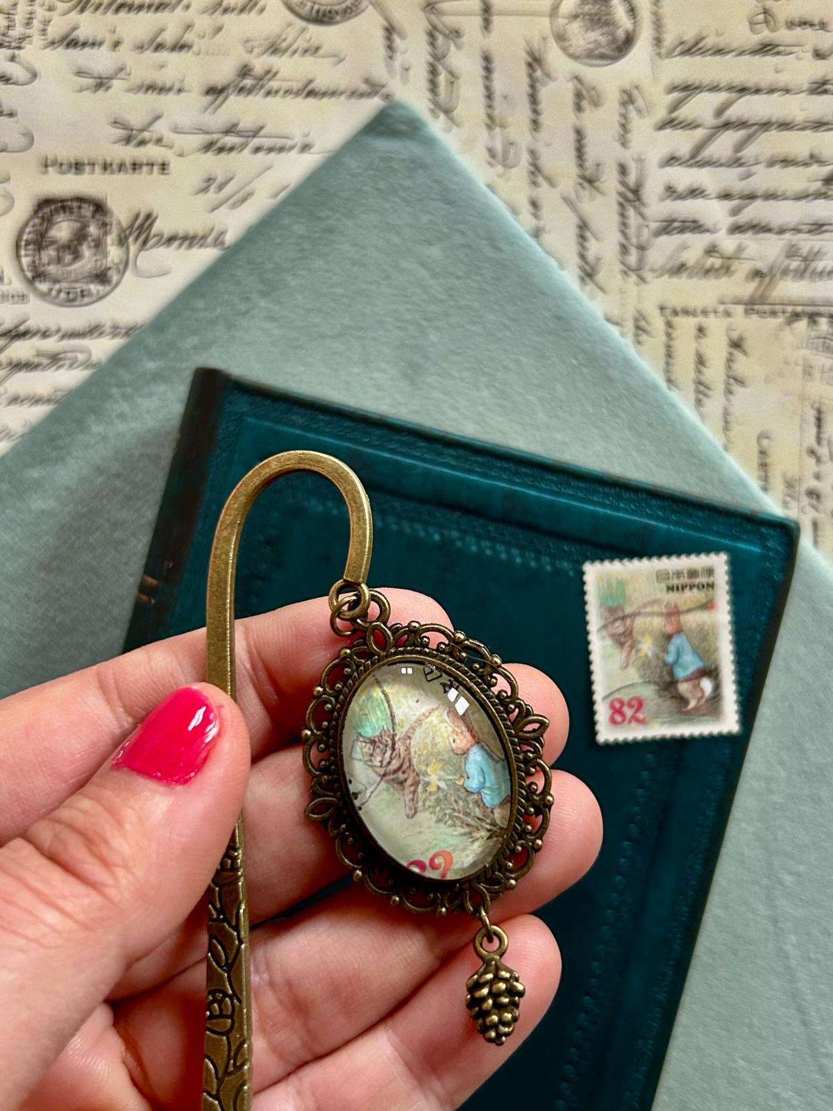 Segnalibro gioiello Peter Rabbit con Tom Micio - Lady Nostalgia