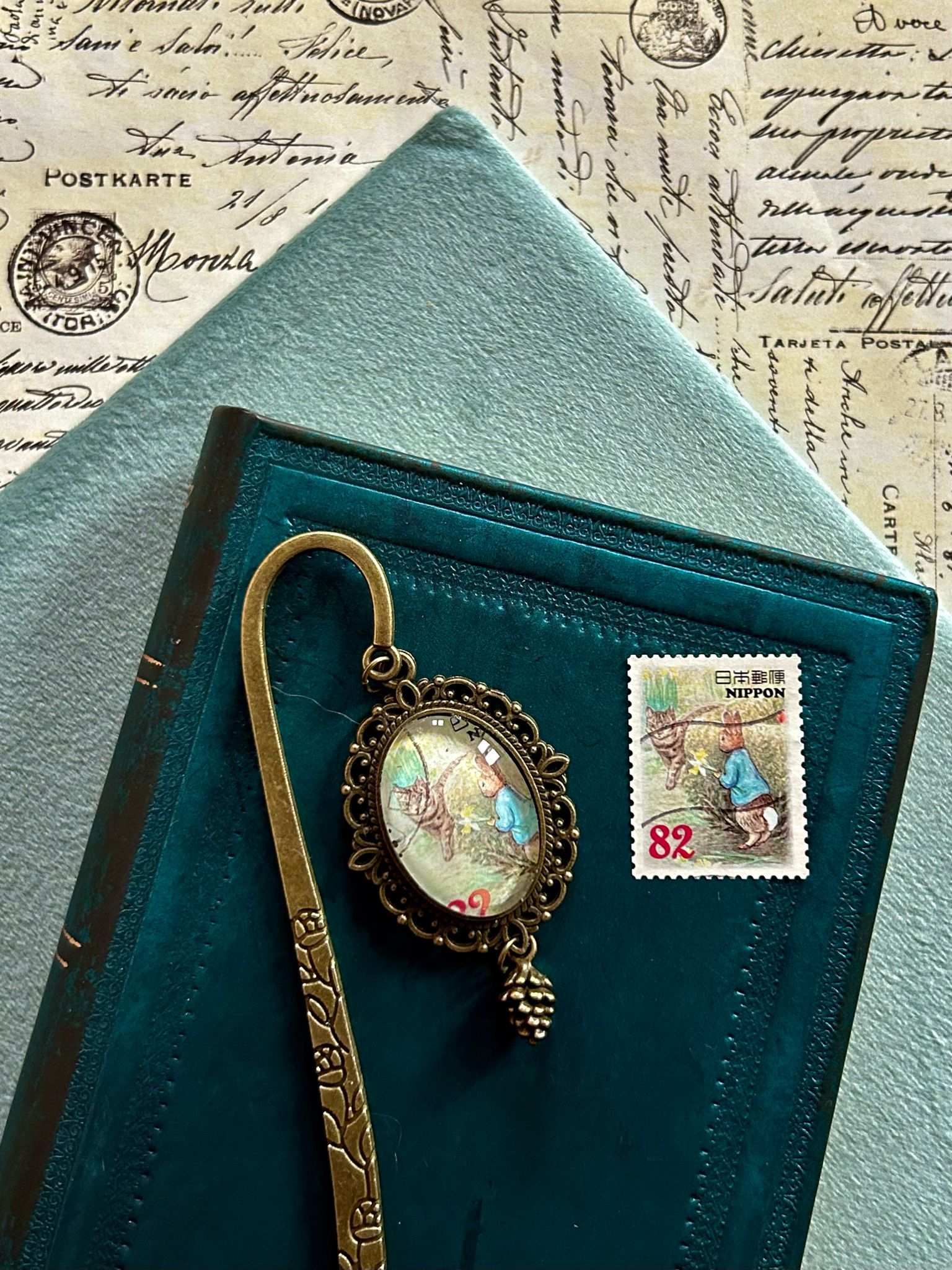 Segnalibro gioiello Peter Rabbit con Tom Micio - Lady Nostalgia