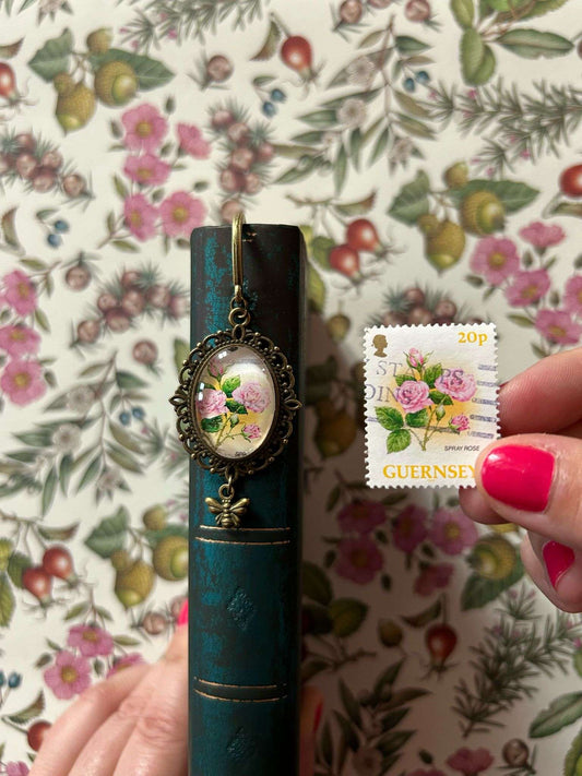 Segnalibro gioiello rose rosa(francobollo Guernsey 1997) - Lady Nostalgia