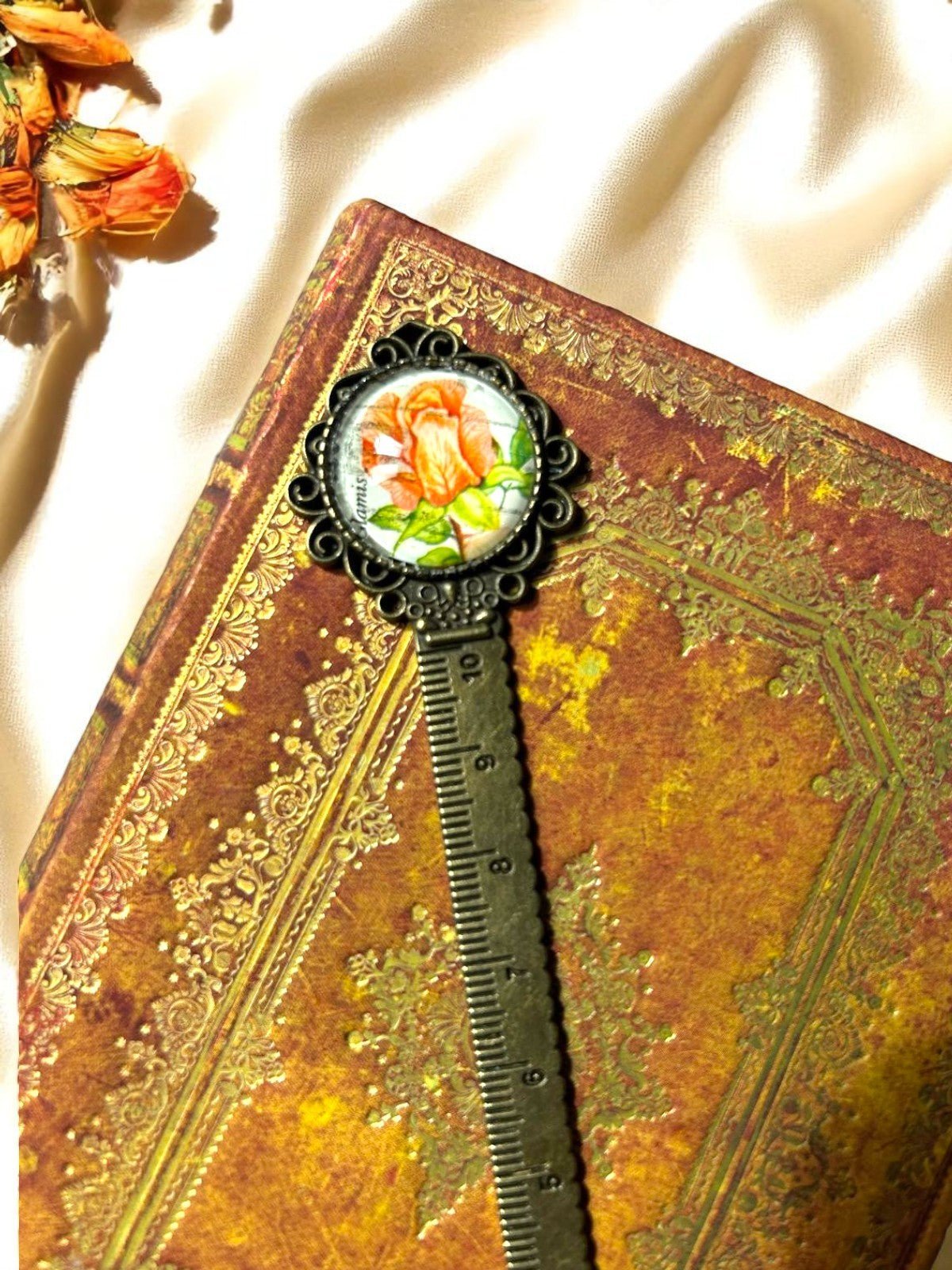 Segnalibro rosa reale tondo - Grazia britannica in formato medaglione 🌹 - Lady Nostalgia