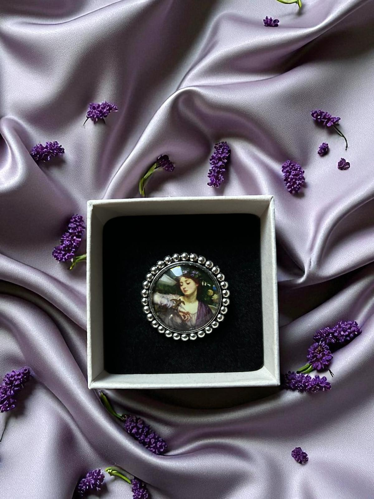 Spilla Corona di Sogni Poynter | Lesbia e il Suo Passero Preraffaelliti | Lady Nostalgia - Lady Nostalgia