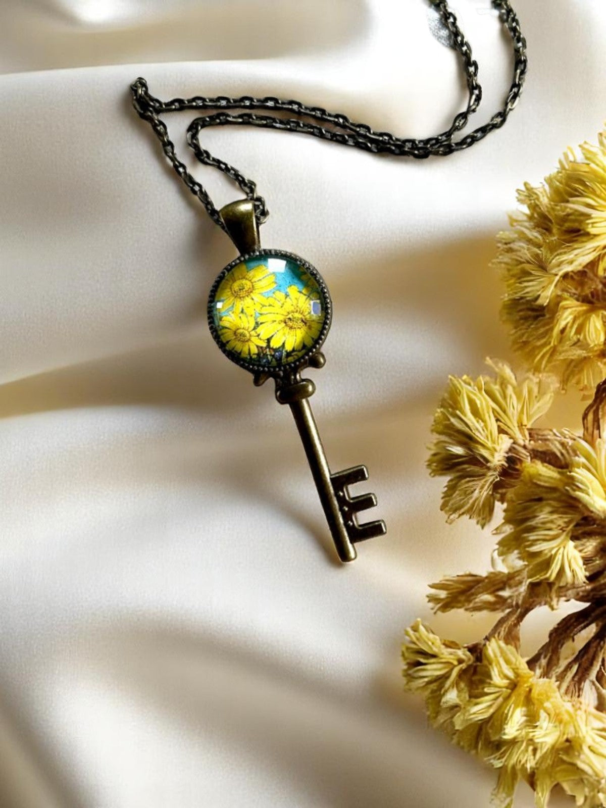 Collana chiave margherite gialle.