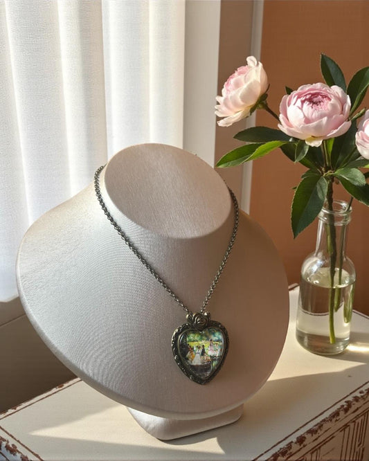Collana artigianale a cuore con francobollo, «La Grenouillère» di Renoir, Italia