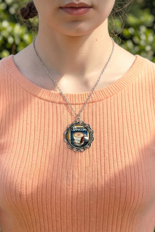 Collana artigianale indossata con francobollo cappuccino, idea regalo amanti del caffè, cornice argentata, Italia