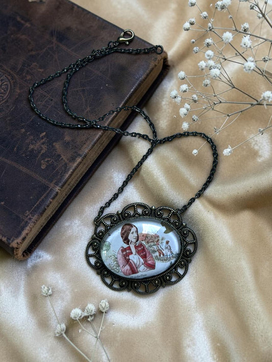 Collana ovale distesa su sfondo neutro, francobollo inglese del 1980 di George Eliot, Il mulino sulla Floss