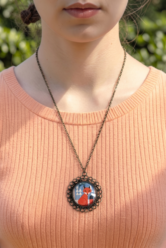 Collana artigianale indossata con francobollo americano di una volpe geometrica, illustrazione moderna, Italia