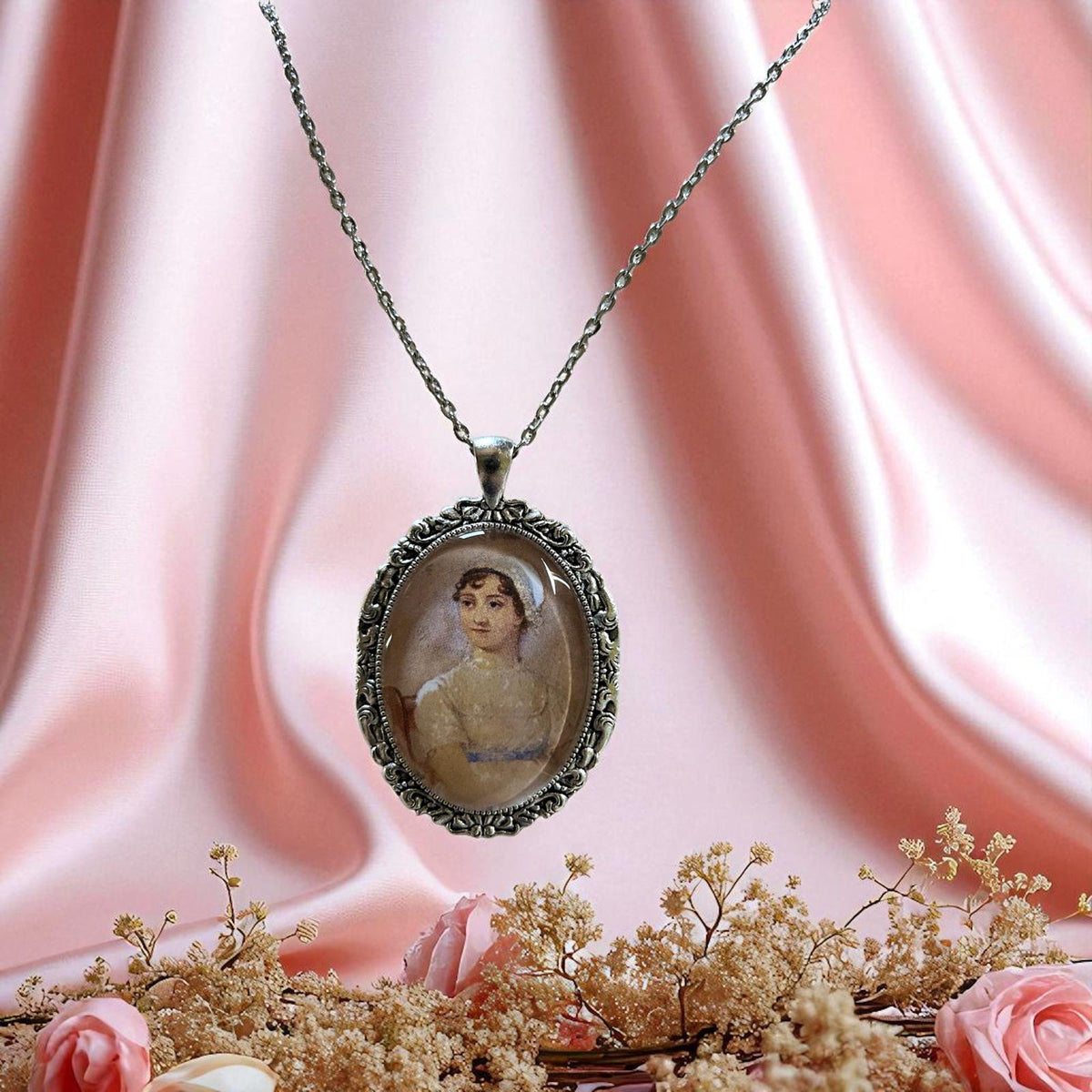 Collana artigianale, grande ciondolo ovale con ritratto di Jane Austen in argento, Italia