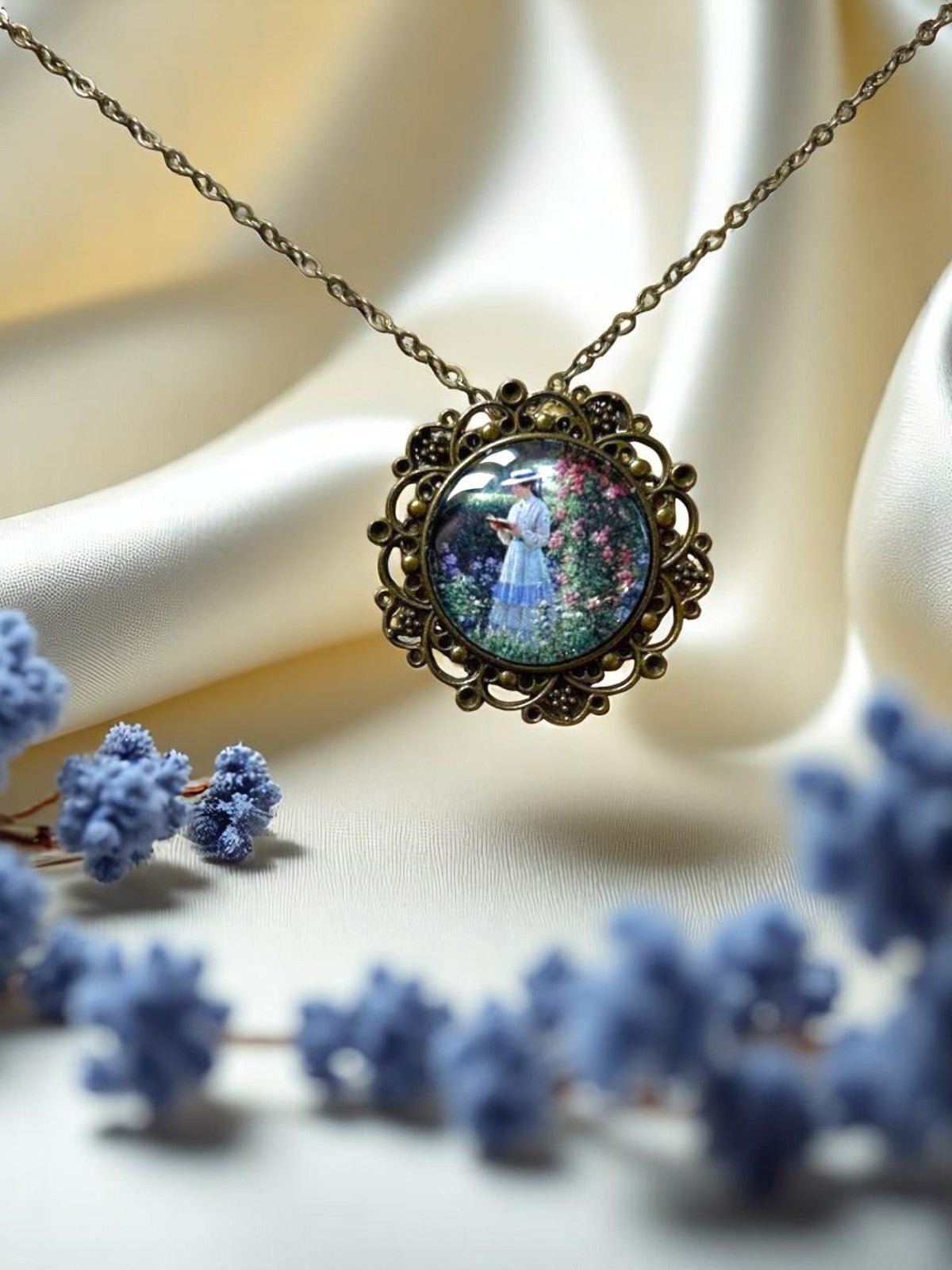 La dolce solitudine (Lettrice) - collana tonda - Lady Nostalgia