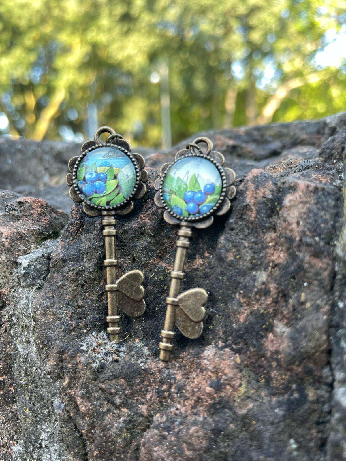 Orecchini chiave Mirtilli (francobollo Canada 1992) - Lady Nostalgia