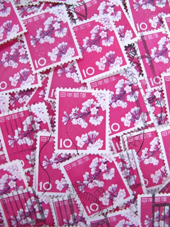 Francobolli giapponesi del 1968 con fiori rosa, usati per realizzare gli orecchini, artigianato, Italia