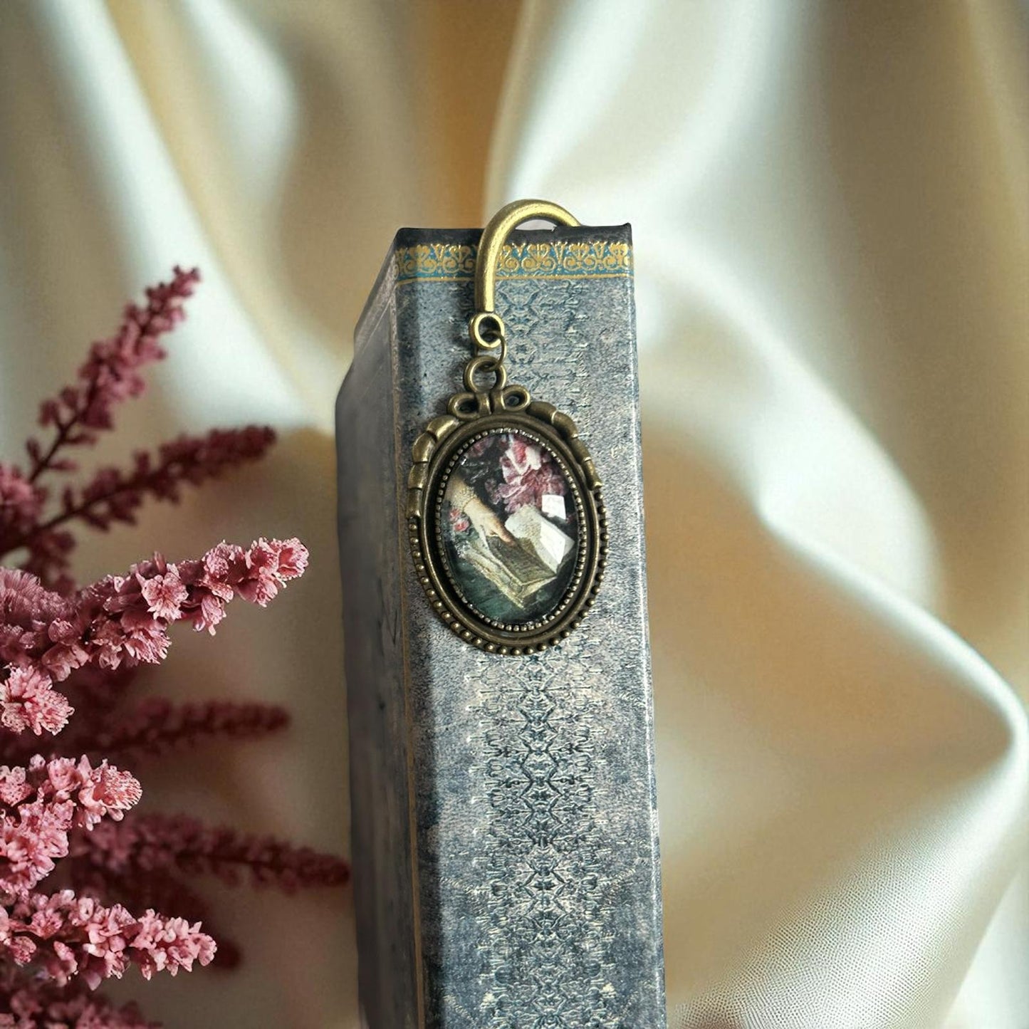 Segnalibro Gioiello Madame de Pompadour - Dettaglio Libro - Lady Nostalgia