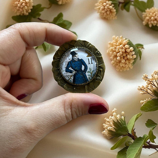 Spilla - Collana 2 in 1 Jane Austen Mr. Darcy Francobollo - Lady Nostalgia