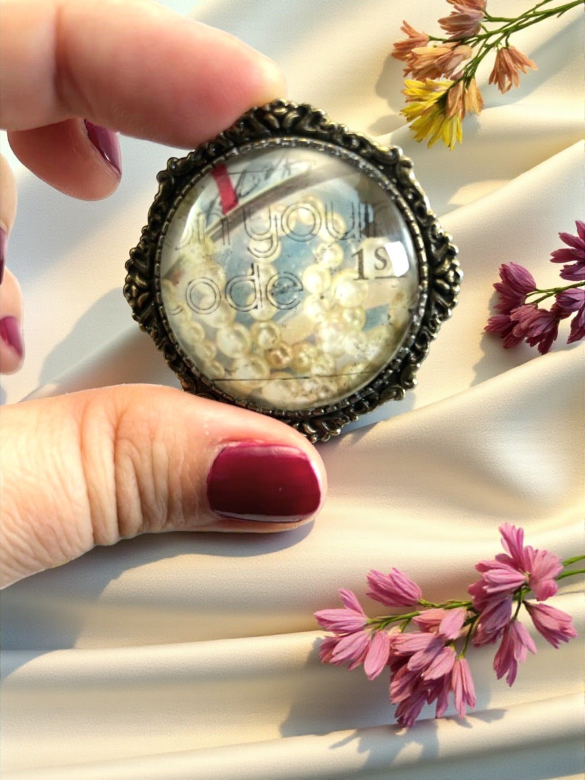 Spilla Perle (francobollo inglese Nostalgia 1992) - Lady Nostalgia