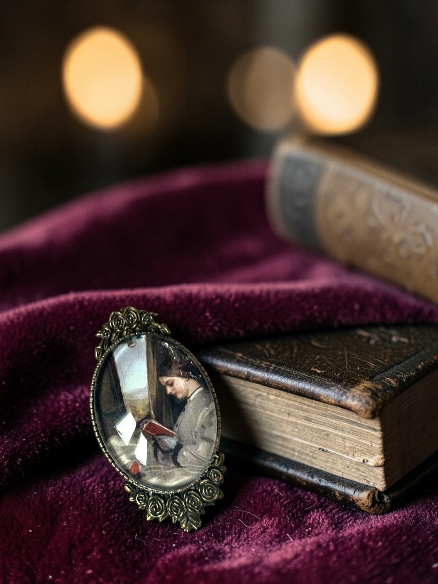 Spilla Lettrice Pendolare - Gioiello per Lettrici | Lady Nostalgia