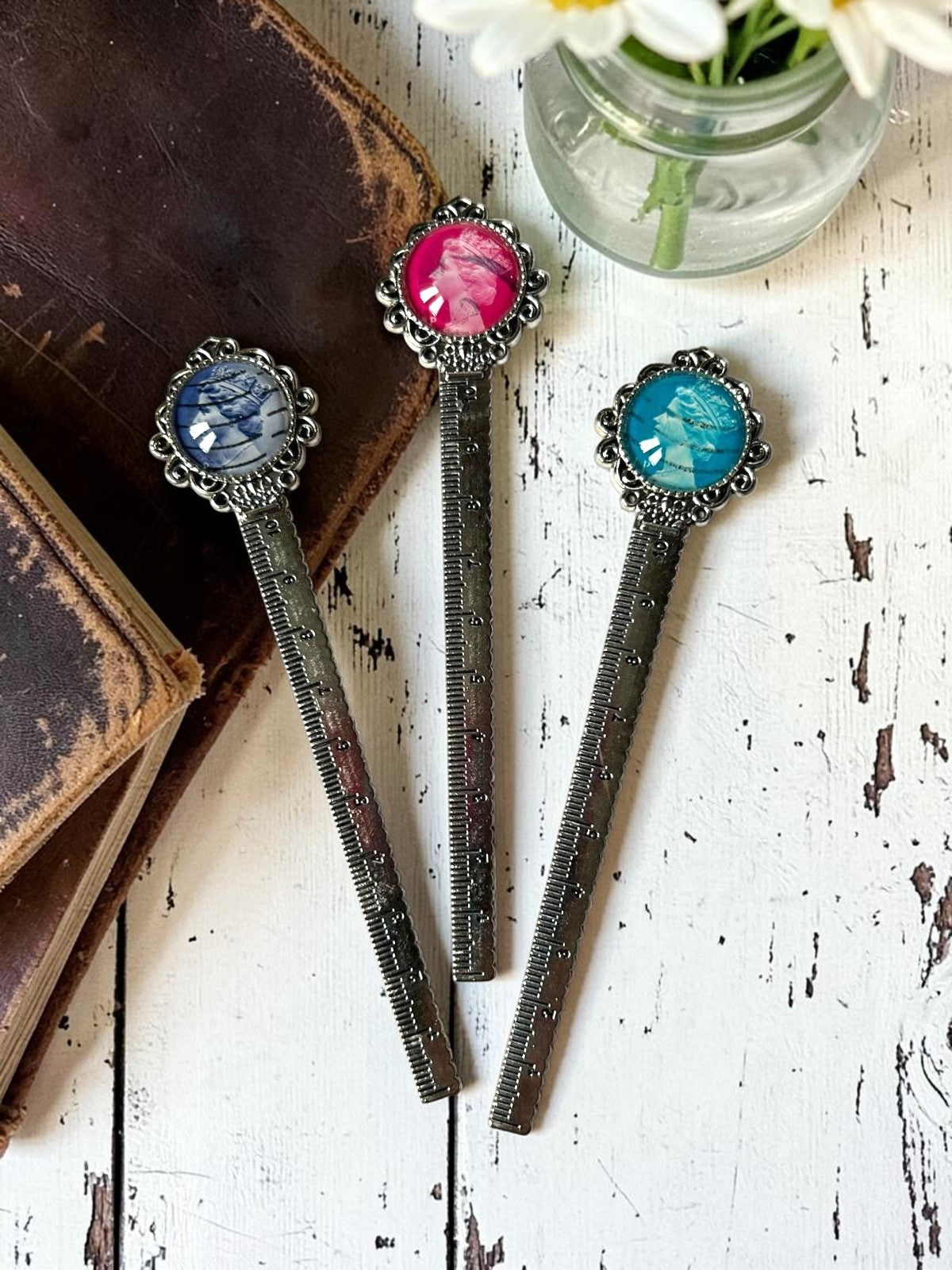 Segnalibro righello con francobollo vintage Regina Elisabetta II  tondo