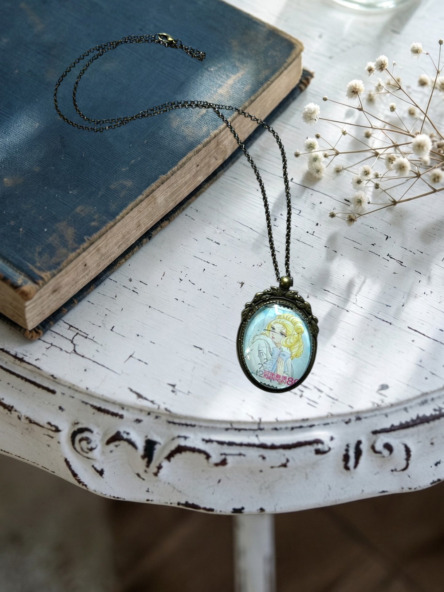 collana-maria-antonietta-lady-oscar-ritratto-flatlay