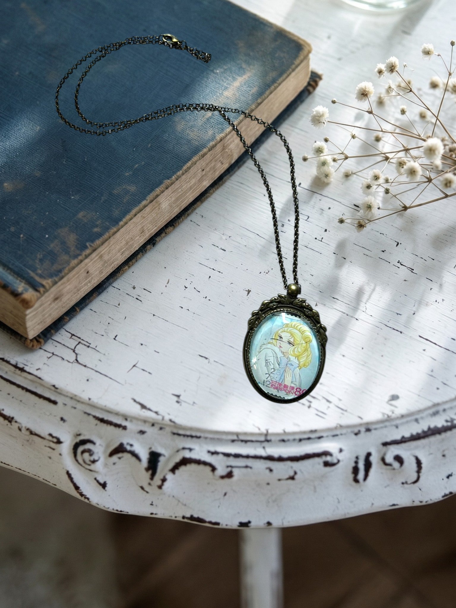collana-maria-antonietta-lady-oscar-ritratto-flatlay